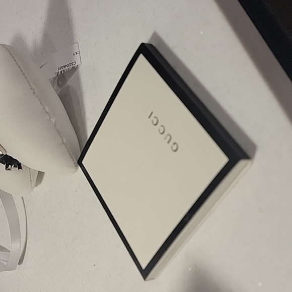 Authentic Gucci bee double wrap studded watch - Picture 6 of 16